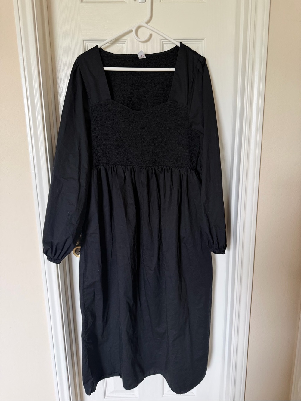 Old Navy Black Long Sleeve Smocked Maxi Dress